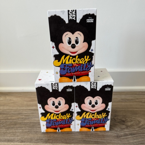 Confirmed “Mickey Mouse” - Mickey Family Cute Together Pop Mart [100% Authentic] - Picture 5 of 7